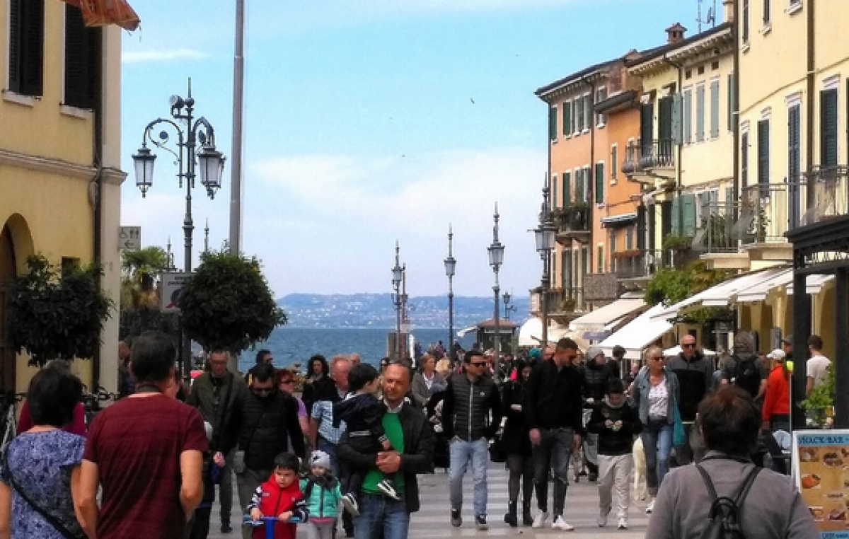 DOMENICA GRANDE APPUNTAMENTO A LAZISE-VR CON IL FESTIVAL DELLE DOP DEL VENETO (LEADER CON 95 DENOMINAZIONI)
