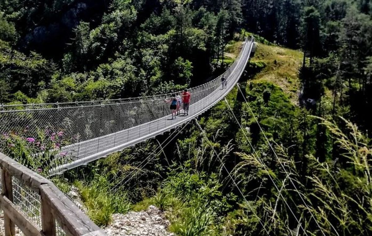 PERAROLO DI CADORE (BL): INAUGURATO IL PONTE TIBETANO SOSPESO